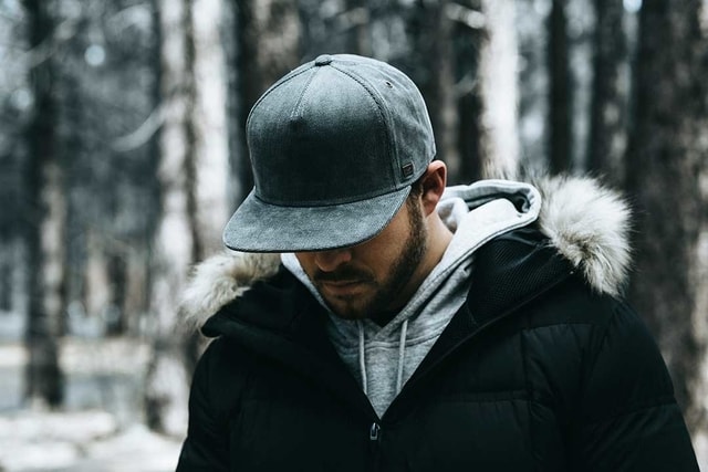 Mix &amp; Match Outfit dengan Snapback: Bukan Topi Hip-Hop Aja, Bro!